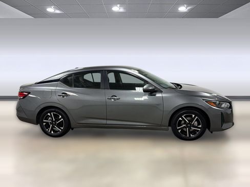 Used 2024 Nissan Sentra SV FWD image 7