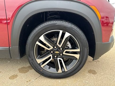 Used 2023 Chevrolet TrailBlazer LT FWD image 9