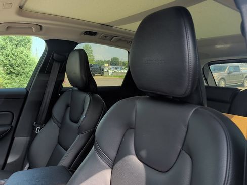 Used 2019 Volvo XC60 T5 Inscription w/ Protection Package Premier FWD image 4