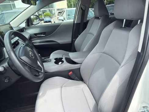 Used 2022 Toyota Venza LE AWD/4WD image 5