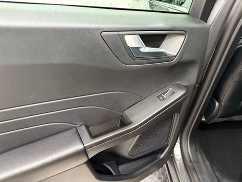 New 2025 Ford Escape SE image 17