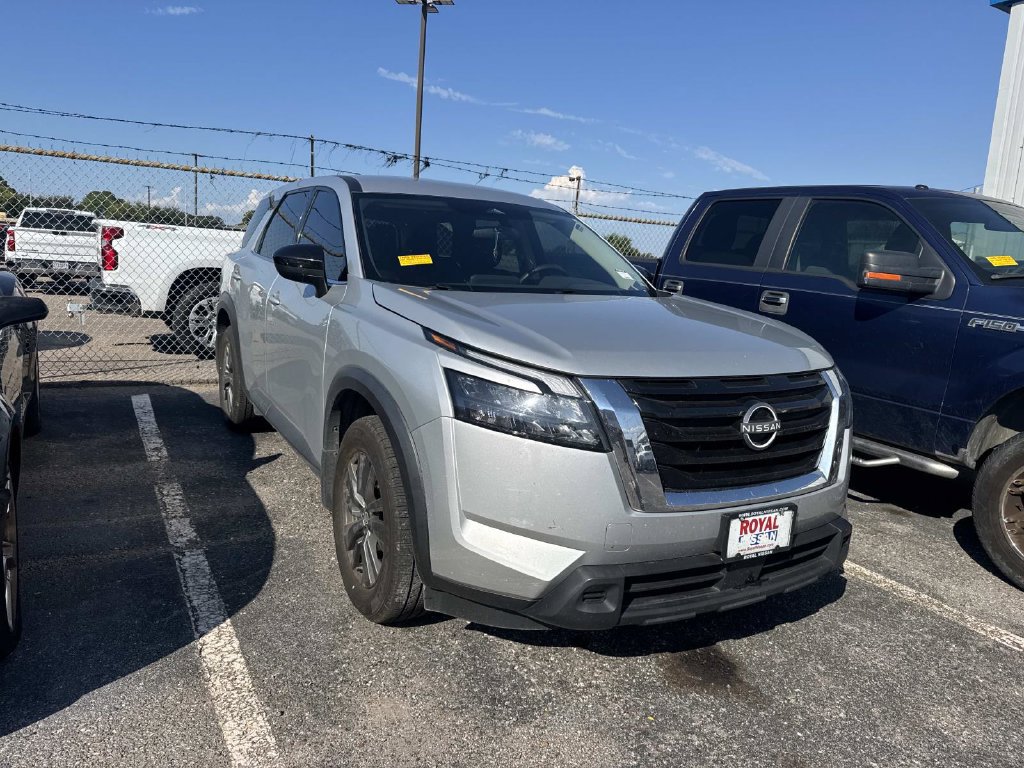 Used 2024 Nissan Pathfinder S FWD image 16