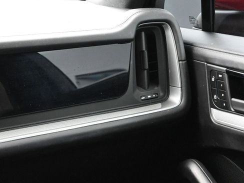 Certified 2024 Porsche Cayenne Coupe image 22