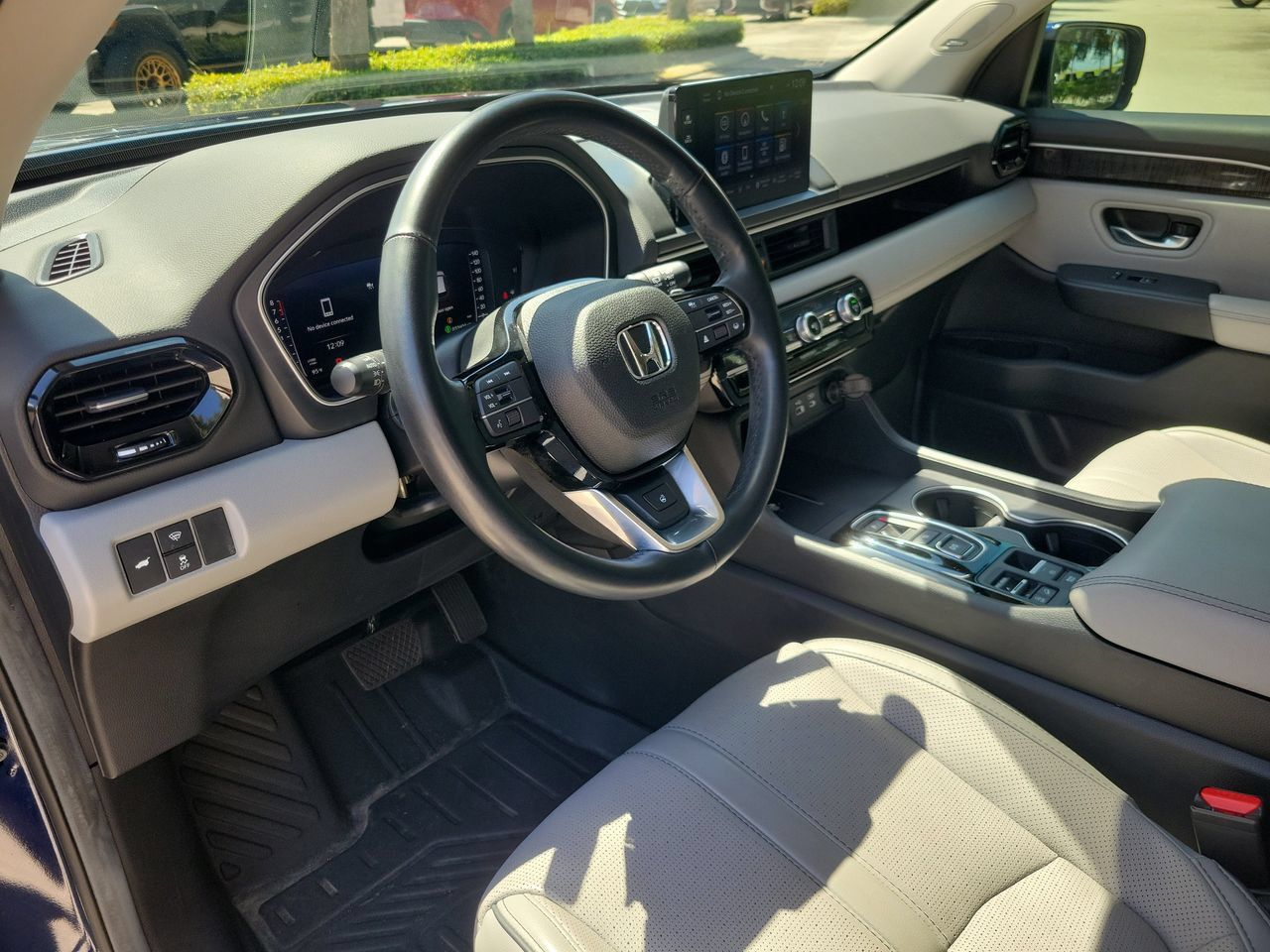 Used 2025 Honda Pilot Elite image 17
