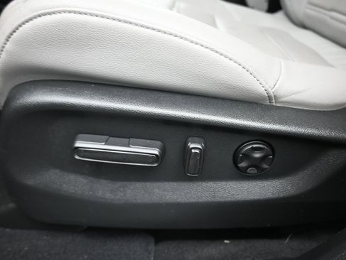 Used 2019 Honda CR-V Touring image 12