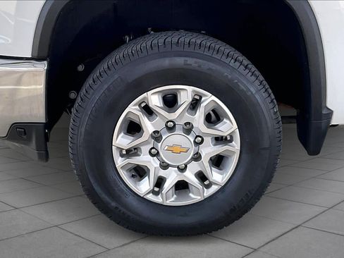 Used 2022 Chevrolet Silverado 2500 LT w/ Fleet Comfort Package image 11