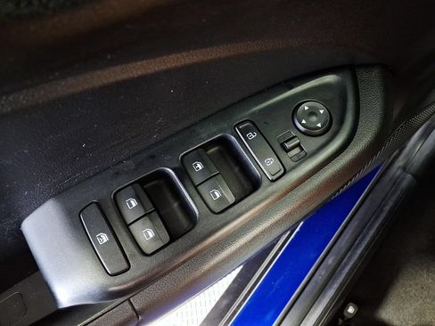 Used 2021 Hyundai Venue SE FWD image 25