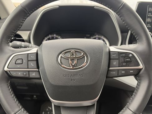 Used 2022 Toyota Highlander XLE image 23