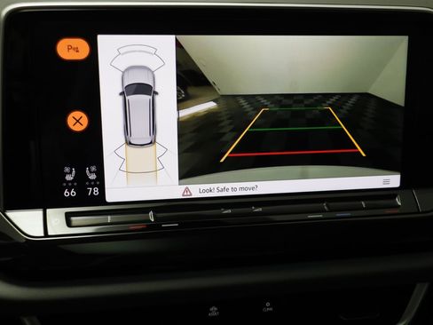 Used 2025 Volkswagen Atlas Peak Edition SE image 9