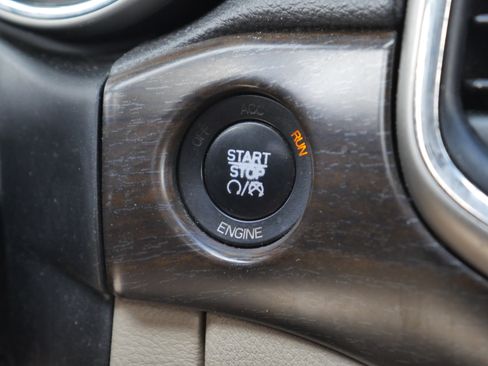 Used 2014 Jeep Grand Cherokee Laredo w/ All Weather Capability Group image 8