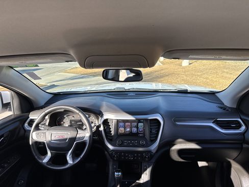 Used 2018 GMC Acadia SLT image 17