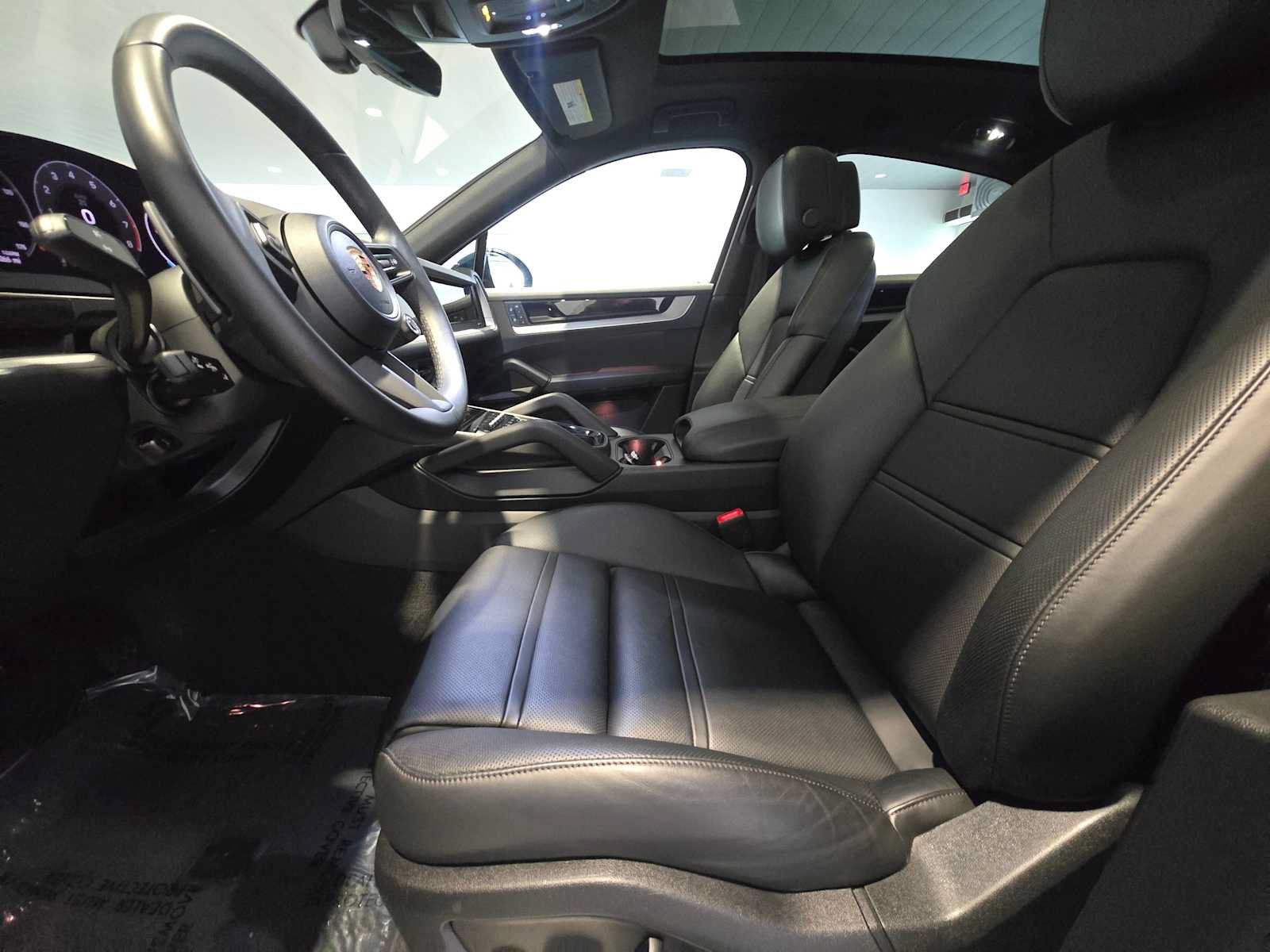 Used 2025 Porsche Cayenne E-Hybrid Coupe AWD/4WD image 22