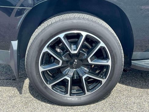 Used 2023 Chevrolet Suburban RST w/ Luxury Package AWD/4WD image 10