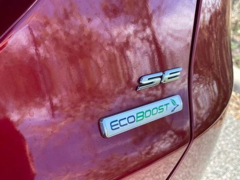 Used 2017 Ford Fusion SE w/ Fusion SE Technology Package FWD image 11