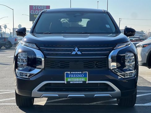 New 2025 Mitsubishi Outlander SE image 10