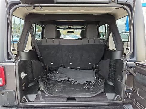 Used 2017 Jeep Wrangler Unlimited Sahara image 27