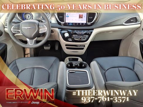 Certified 2024 Chrysler Pacifica Touring-L image 23