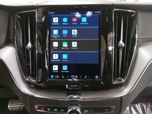 Used 2022 Volvo XC60 B6 R-Design w/ Advanced Package image 21