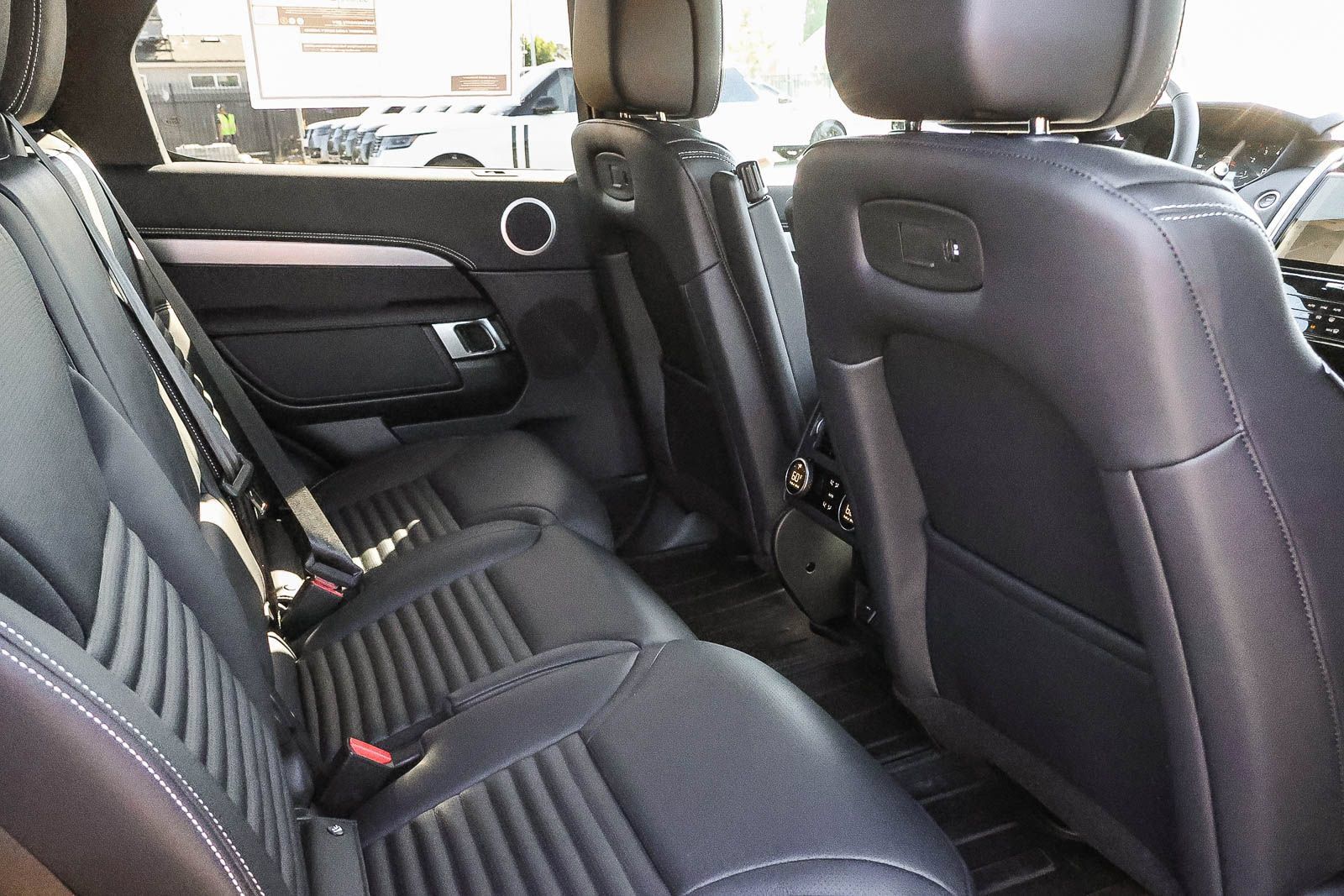 New 2026 Land Rover Discovery Limited Edition AWD/4WD image 19