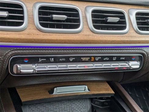 Used 2023 Mercedes-Benz GLS 580 4MATIC image 24