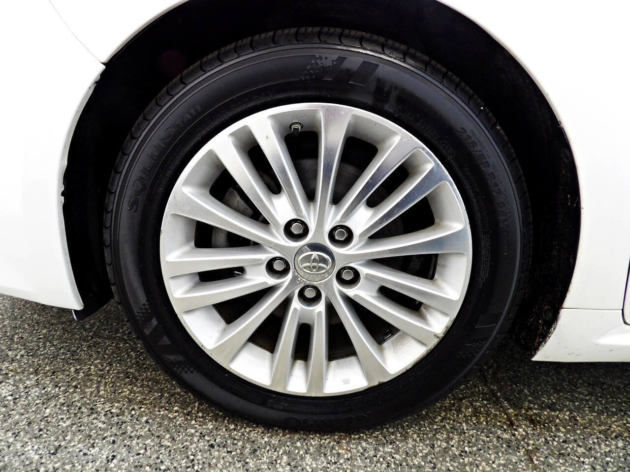 Used 2014 Toyota Avalon XLE Premium FWD image 19
