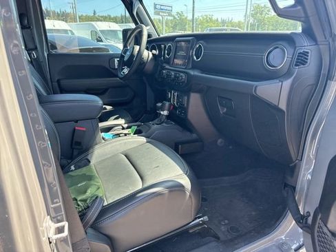 Used 2023 Jeep Wrangler Unlimited Sahara w/ Cold Weather Group AWD/4WD image 9