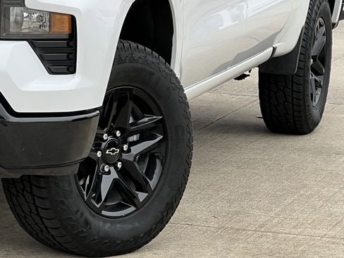 Used 2024 Chevrolet Silverado 1500 Custom Trail Boss w/ LPO, Dark Essentials Package image 8