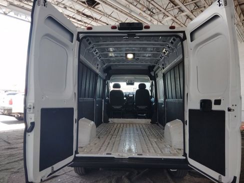 Used 2025 RAM ProMaster 2500 w/ Convenience Group FWD image 16
