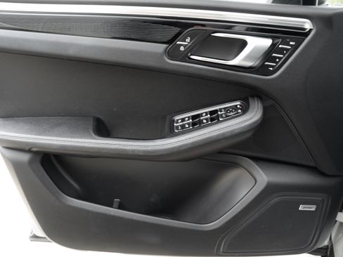 Used 2021 Porsche Macan S AWD/4WD image 18