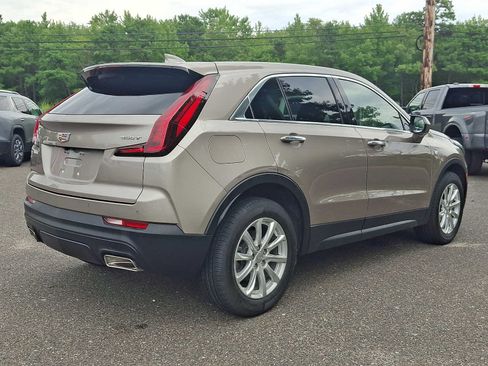 Used 2023 Cadillac XT4 Luxury w/ Cold Weather Package FWD image 6