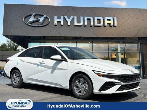 New 2026 Hyundai Elantra SE w/ Cargo Package FWD image 31