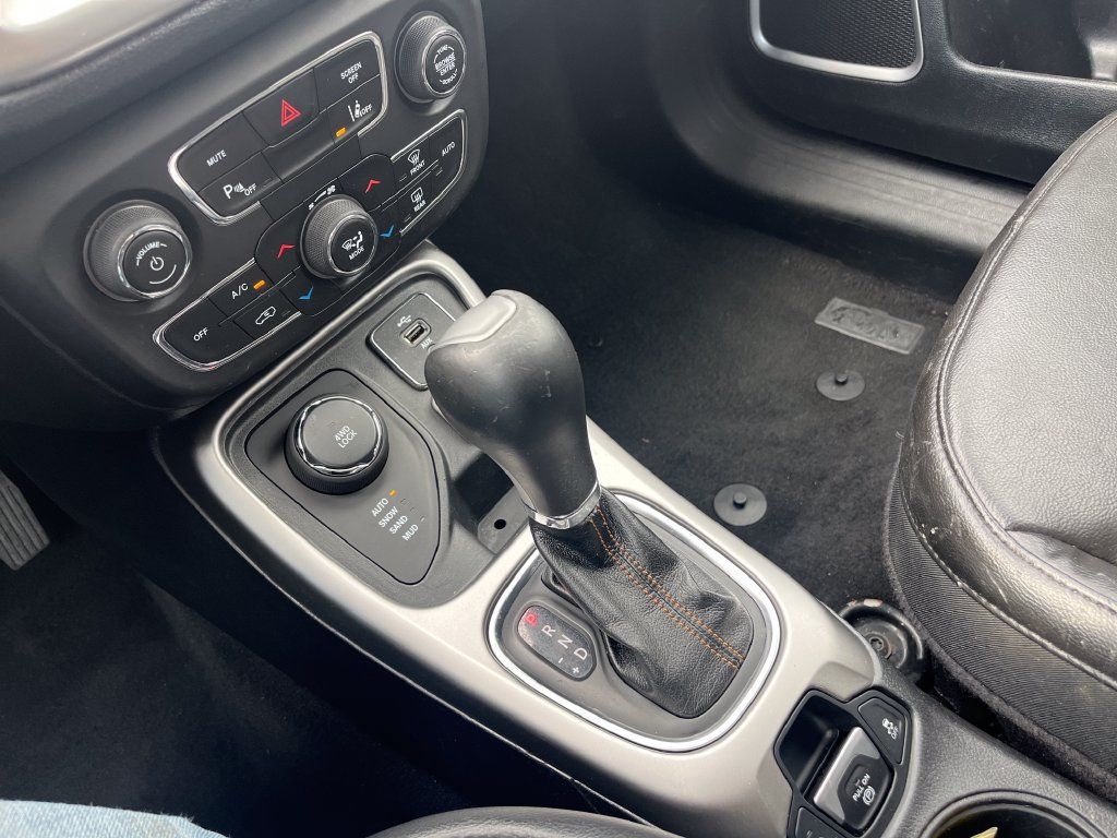 Used 2018 Jeep Compass Latitude w/ Popular Equipment Group AWD/4WD image 12