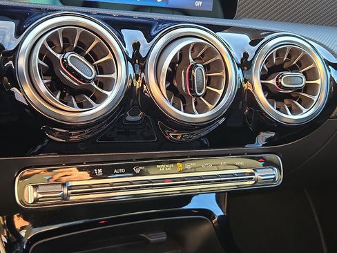 Used 2025 Mercedes-Benz CLA 250 4MATIC image 17