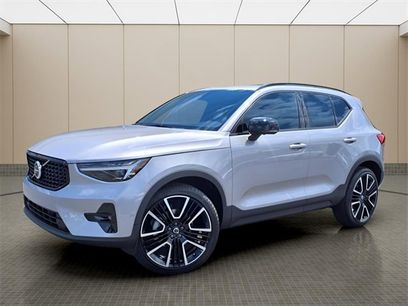 New 2026 Volvo XC40 B4 Plus w/ Protection Package Premier