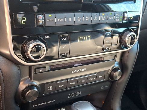 Used 2022 Lexus GX 460 Luxury w/ Sport Design Package image 16