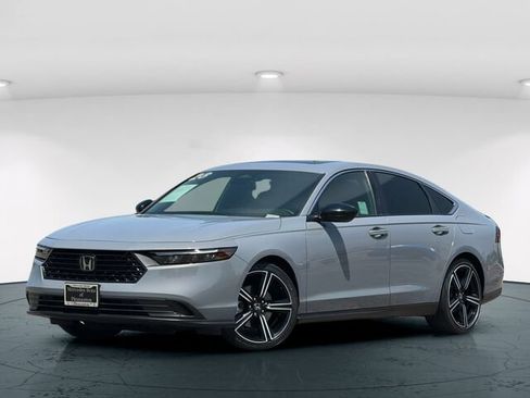 Used 2023 Honda Accord Sport image 2