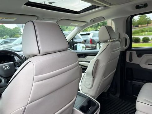 Used 2025 Honda Odyssey Touring image 32