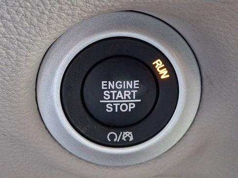 Used 2022 Chrysler Pacifica Touring-L image 29