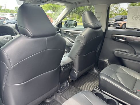 New 2026 Toyota Highlander Platinum AWD/4WD image 26