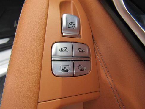 Used 2024 BMW X7 xDrive40i w/ Premium Package image 50