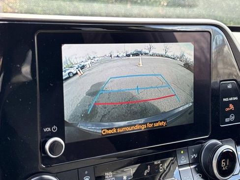 Used 2025 Toyota Highlander LE image 20