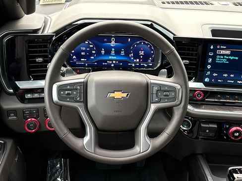 Used 2025 Chevrolet Silverado 1500 LTZ AWD/4WD image 22