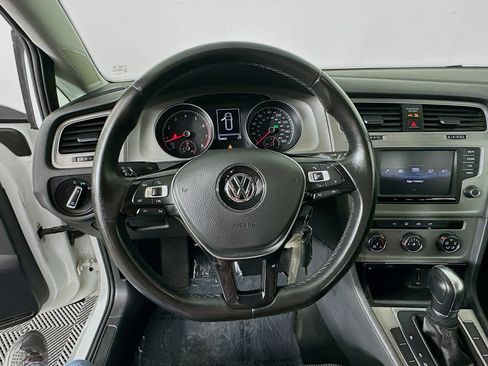 Used 2016 Volkswagen Golf S image 11