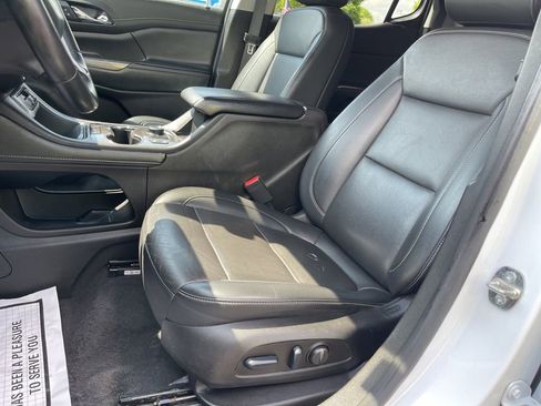 Used 2023 GMC Acadia SLT AWD/4WD image 9