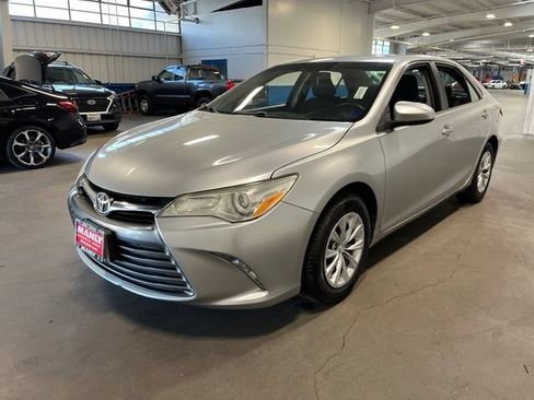 Used 2015 Toyota Camry LE FWD image 7
