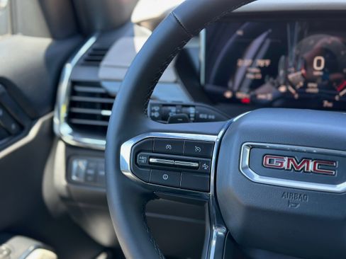 New 2025 GMC Acadia Elevation image 9