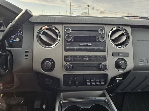 Used 2016 Ford F250 XLT w/ XLT Premium Package image 11