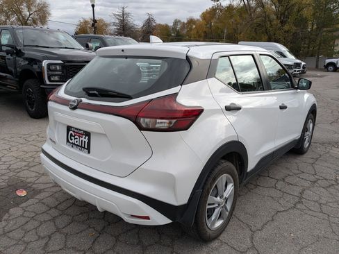 Used 2023 Nissan Kicks S image 3