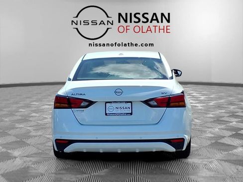 Used 2024 Nissan Altima 2.5 SV FWD image 25