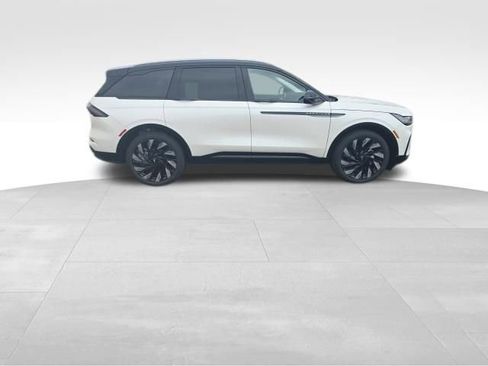 New 2026 Lincoln Nautilus Reserve w/ Jet Appearance Package image 7